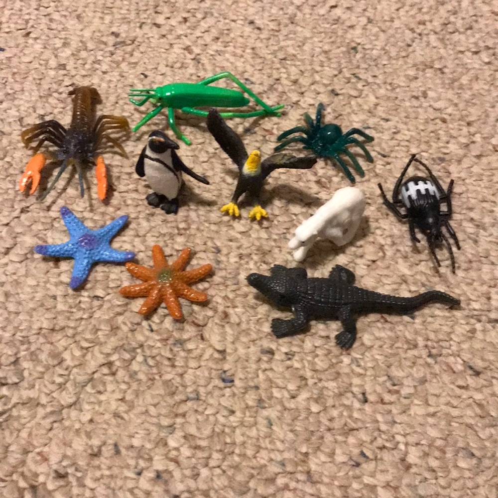 🎁5 for $10 Sale🎁Animals and Bugs Figures, 9 pieces